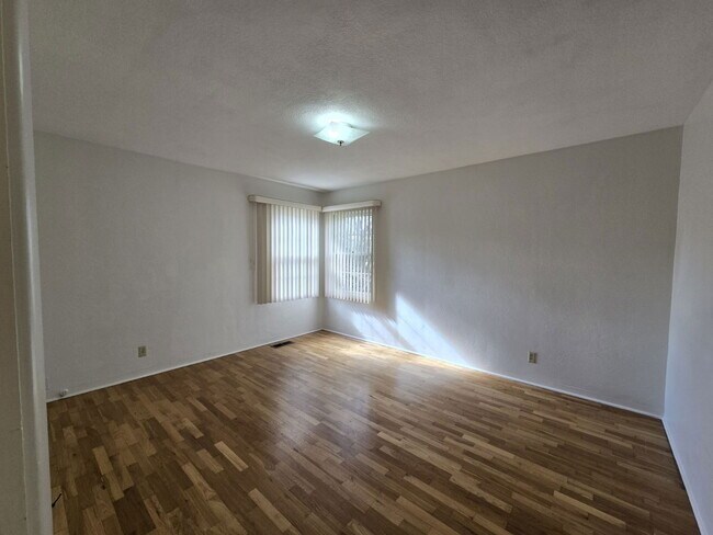 Building Photo - 1844 NW Keasey St