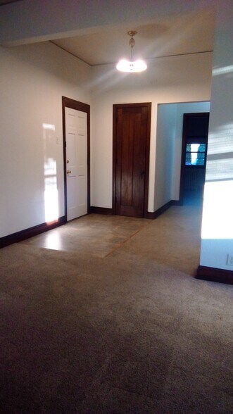Entry way - 27 N State St