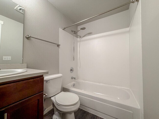 Building Photo - Gorgeous 2bd/2bth Lower Queen Anne Condo, $2,850/mo.