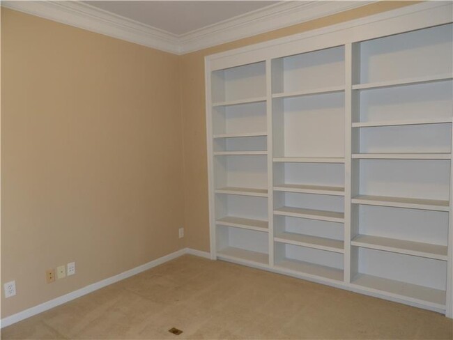Building Photo - 10201 Hartwood Ct