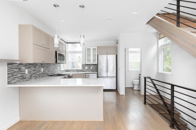 Building Photo - Contemporary 3 Bedroom Ballard Townhome in Prime Location