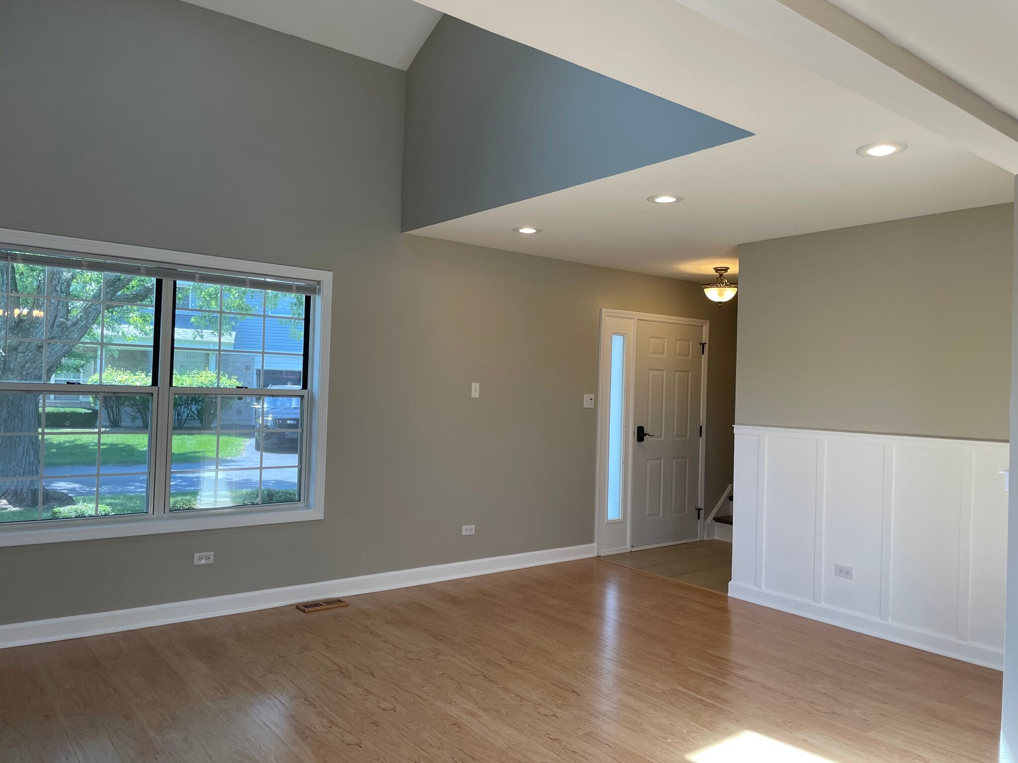 Living room (1st floor) - 16414 Brementowne Rd