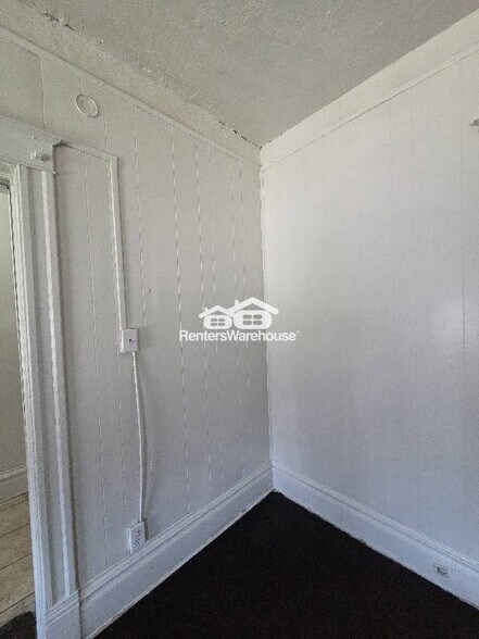 Building Photo - 4223 Red Bud Ave