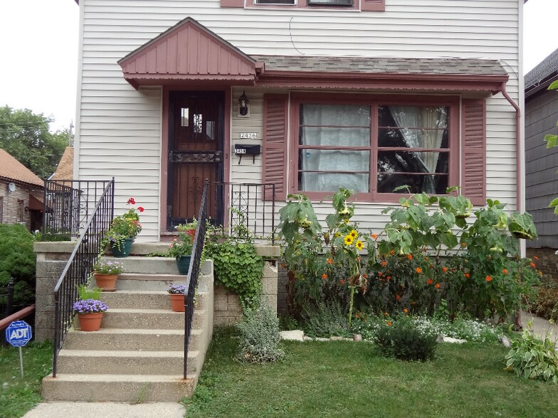 Building Photo - 2436 N Weil St