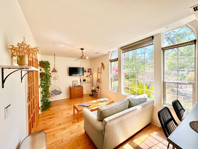 Building Photo - 3548 Rosa Way
