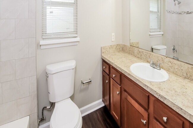 Building Photo - 6020 Woodside Dr