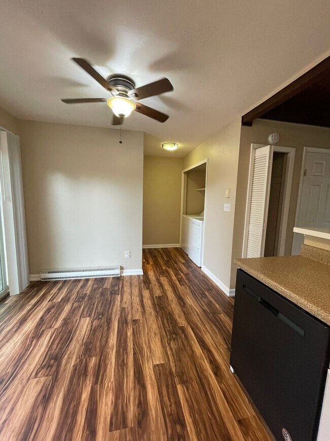 Building Photo - Charming Midtown Duplex