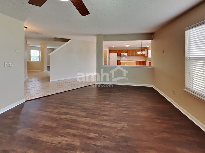 Building Photo - 529 Austrian Way