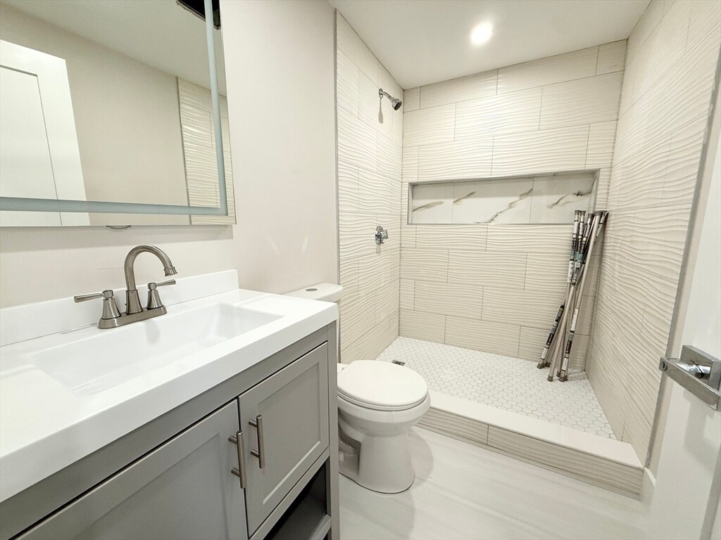 Building Photo - 10 Cawfield St