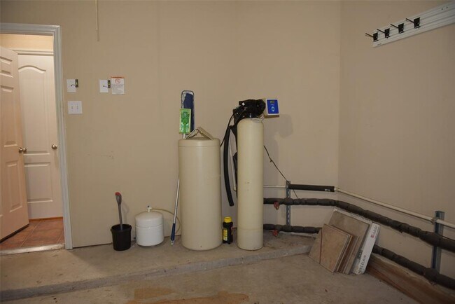 Building Photo - 6727 Oakman Ln