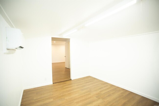 Building Photo - 13118 Old River Dr