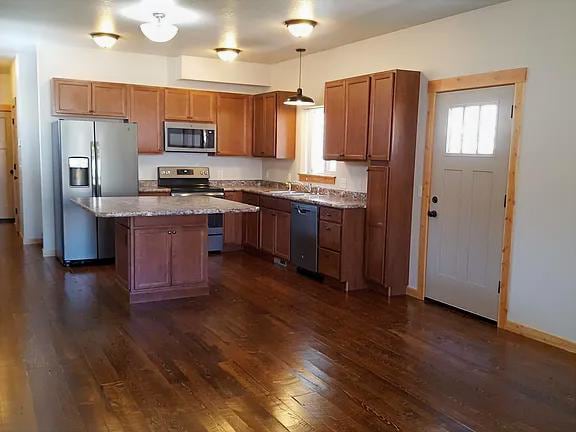 Building Photo - 2025 Mount Ave