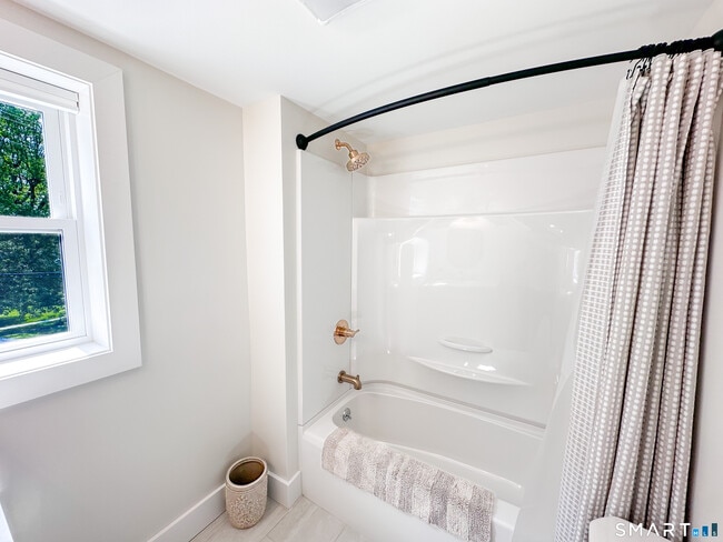 Building Photo - 188 E Lake St