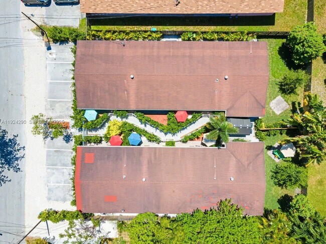 Building Photo - 811 Tequesta St