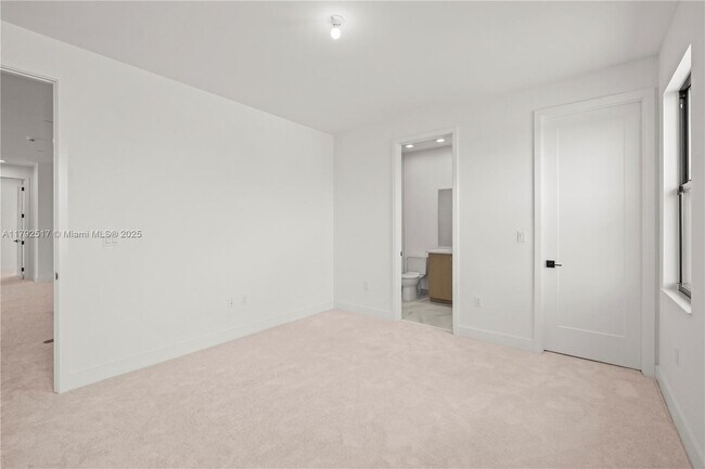 Building Photo - 12865 Wingspan Ct