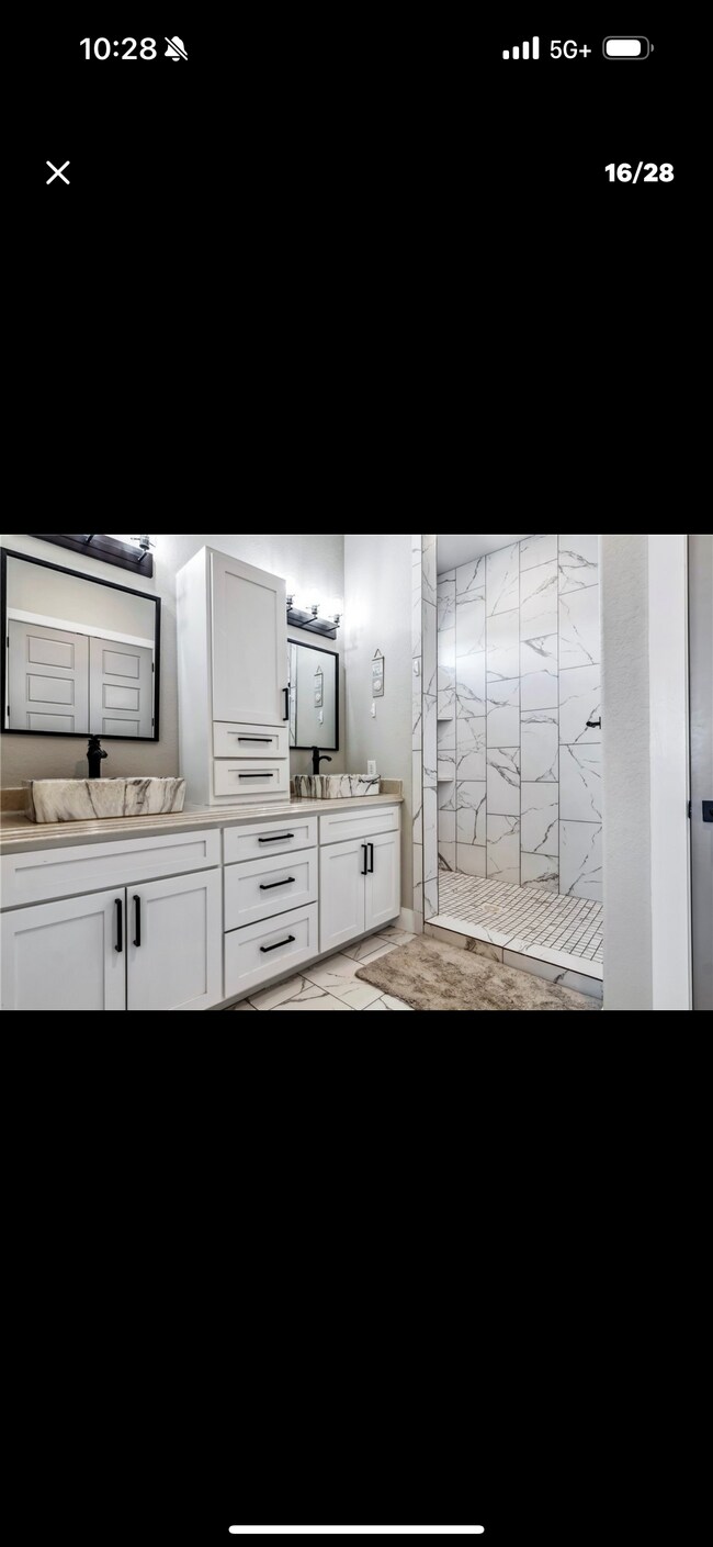 Building Photo - 360 Club Oak Ln