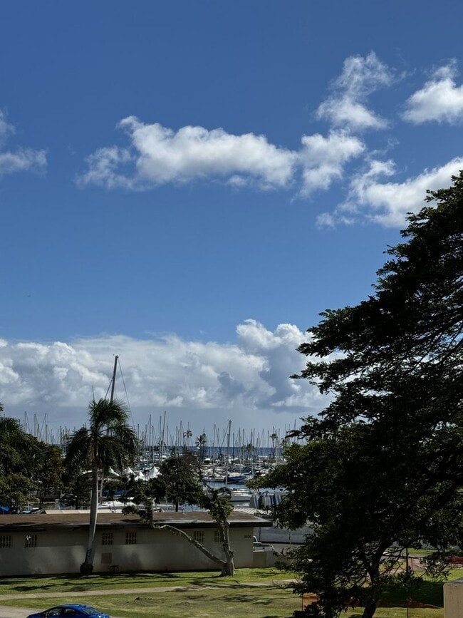 Building Photo - Yacht Harbor Tower