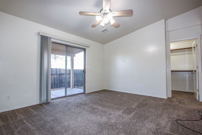 Building Photo - 8509 E Leigh Dr