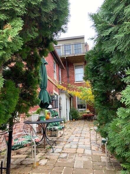 Back Patio - 603 S Bench St