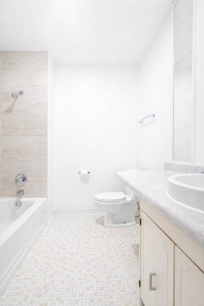 Building Photo - 2650 Brookwood Way Dr