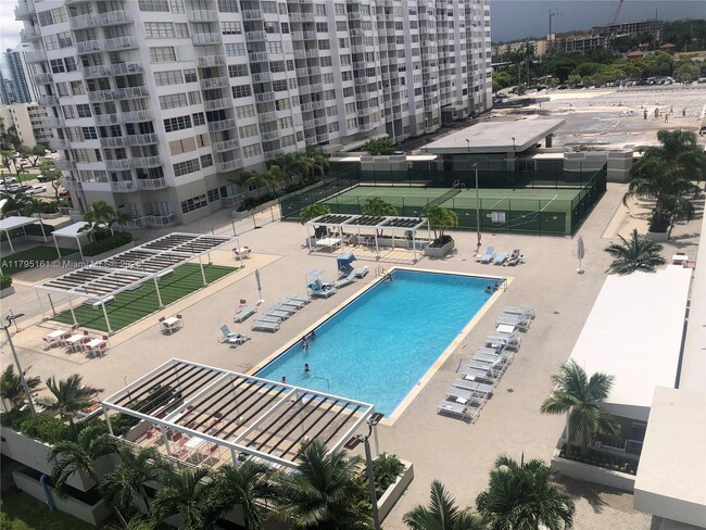Building Photo - 18081 Biscayne Blvd