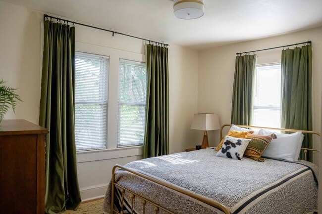 Building Photo - 1806 W Main St