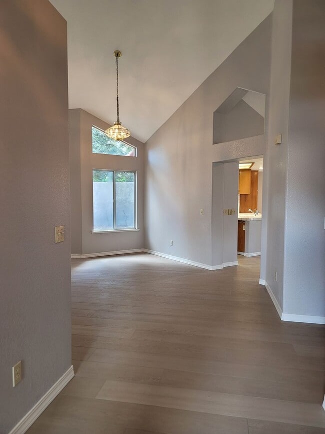 Building Photo - No Deposit