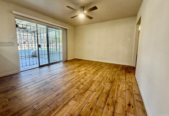 Building Photo - 115 Encino Grande St