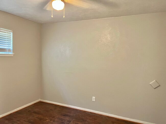 Building Photo - 2521 S Pearland Ave