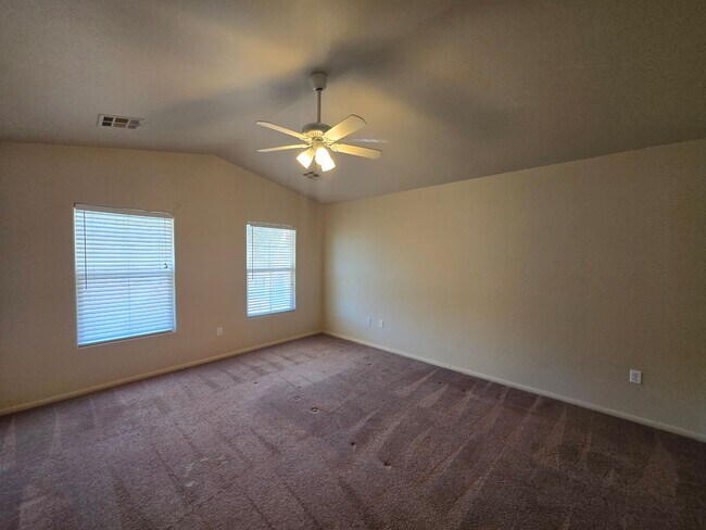 Building Photo - Mountain Edge