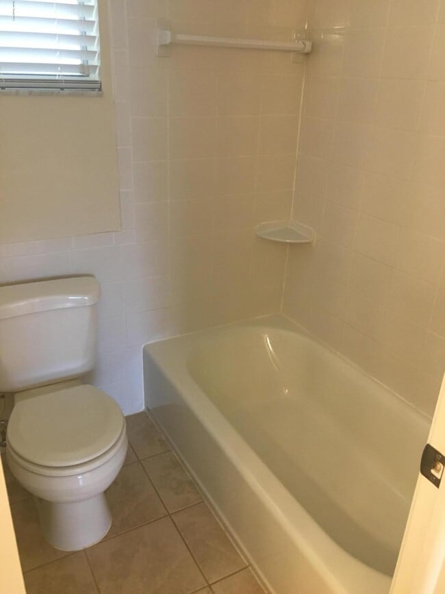 Building Photo - 3025 Thrush Dr