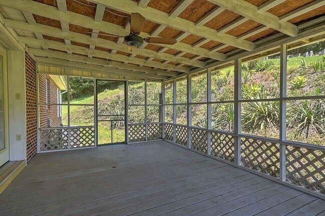 Building Photo - 597 Clear Branch Rd