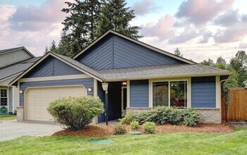 Building Photo - Spacious Single Level 3bd 2.75bath availab...