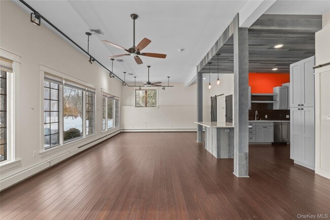 Building Photo - 600 Cantitoe St