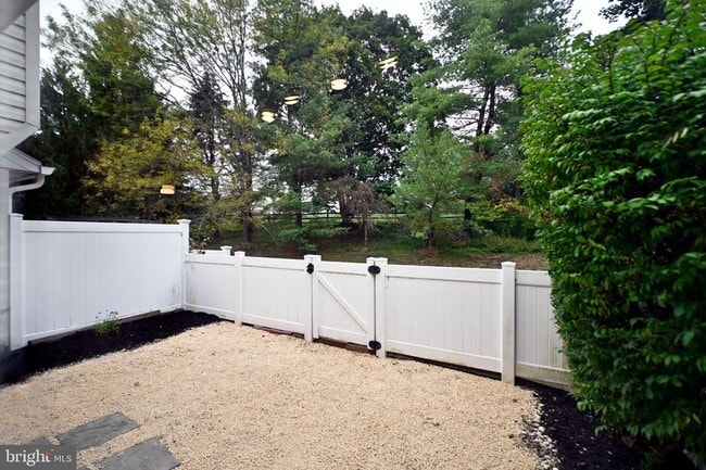 Building Photo - 302 Weston Ln