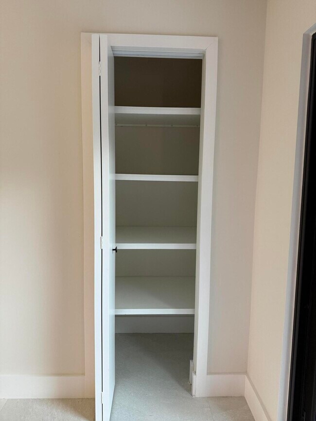 Building Photo - 2894 Florida Blvd