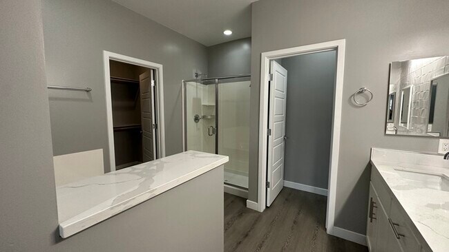 Building Photo - 3/2.5 Condo in Gated Complex