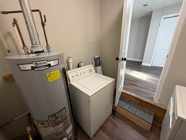 Building Photo - 210 Highview Ave