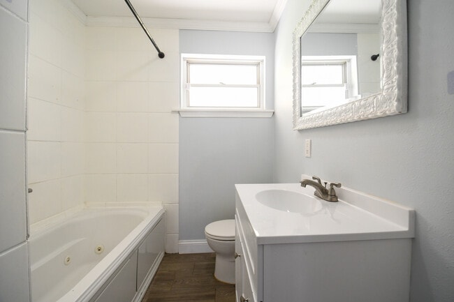 Building Photo - 278 W Robert E Lee Blvd