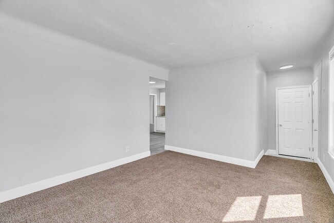 Building Photo - 13900 Sussex St
