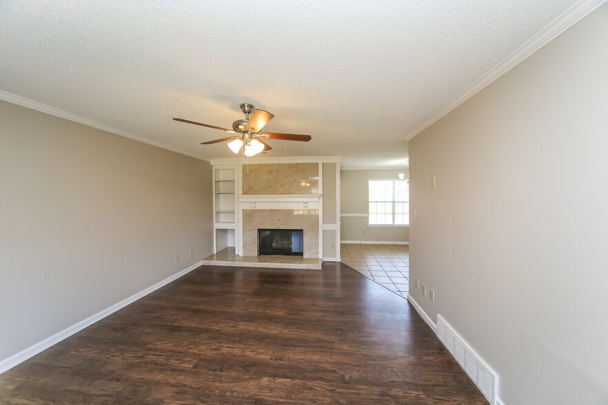 Building Photo - 5180 Plum Tree Dr