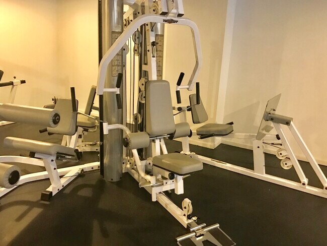 Building Photo - 500 S Clinton St