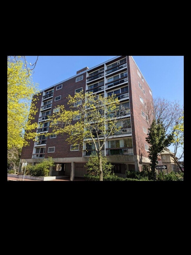 Building Photo - 12 Inman St