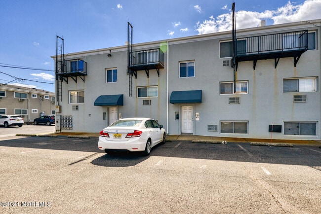 Building Photo - 96 Fifth Ave