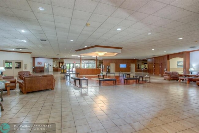 Building Photo - 16491 Blatt Blvd