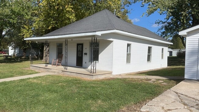 Building Photo - 3 Bedroom For Rent Bowling Green MO