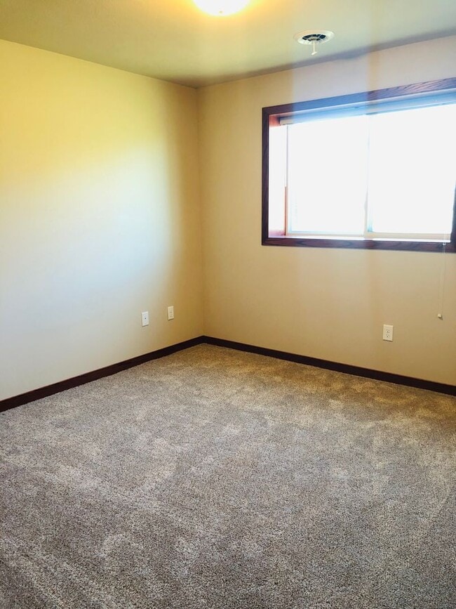 Building Photo - Townhome - Stonebridge Farms