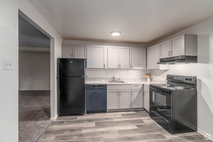 2BR, 1BA - 950SF - Kitchen - Landon Court