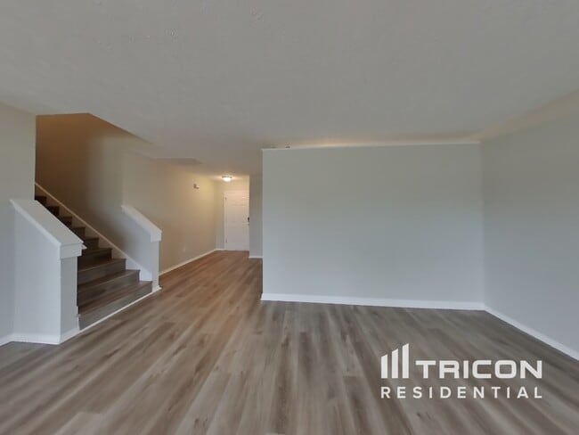Building Photo - 1322 Bundy Dr