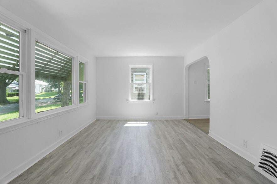 Building Photo - 7552 Mallard Dr